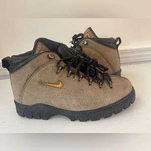 Vintage 1998 men’s Nike acg boots brown size 9.5